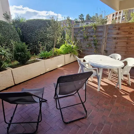 Avec Coin-nuit, Terrasse Et Parking Prive Pres Du Centre De Sainte-maxime, Golfe De Saint-tropez - Fr-1-780-60 *