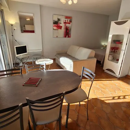 Climatise Avec Parking, Proche Centre Apartment *