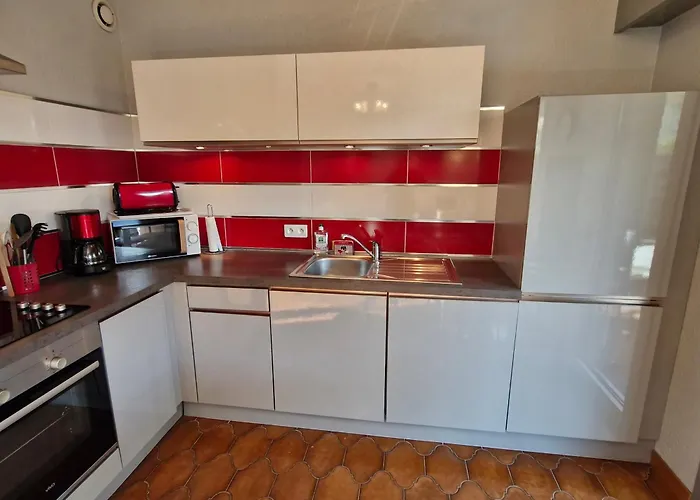 Apartment Climatise Avec Parking, Proche Centre - Fr-1-780-60 *